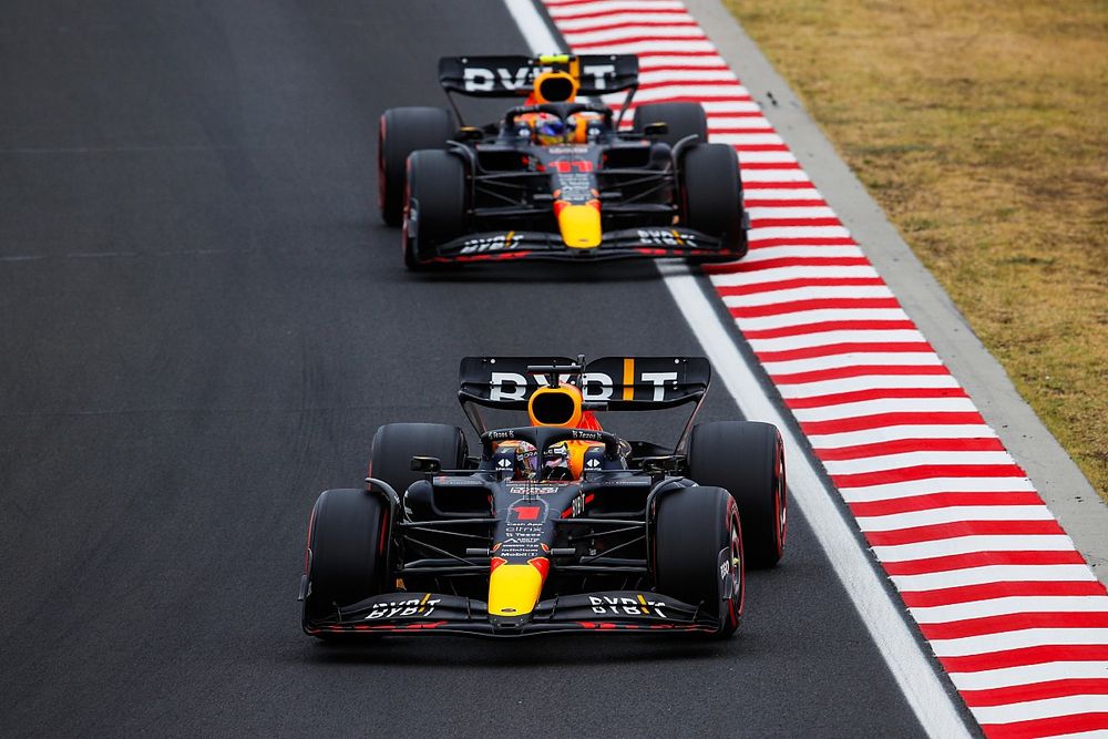 Max Verstappen, Red Bull Racing RB18, Sergio Pérez, Red Bull Racing RB18
