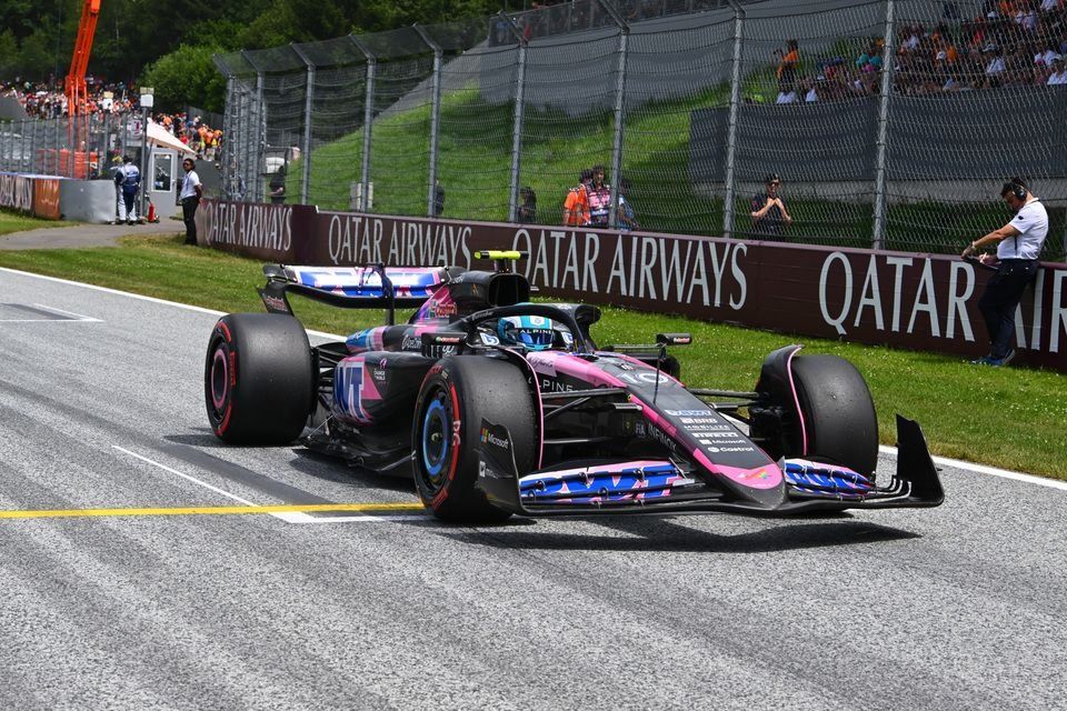 Pierre Gasly, Alpine A524, arrives on the grid
