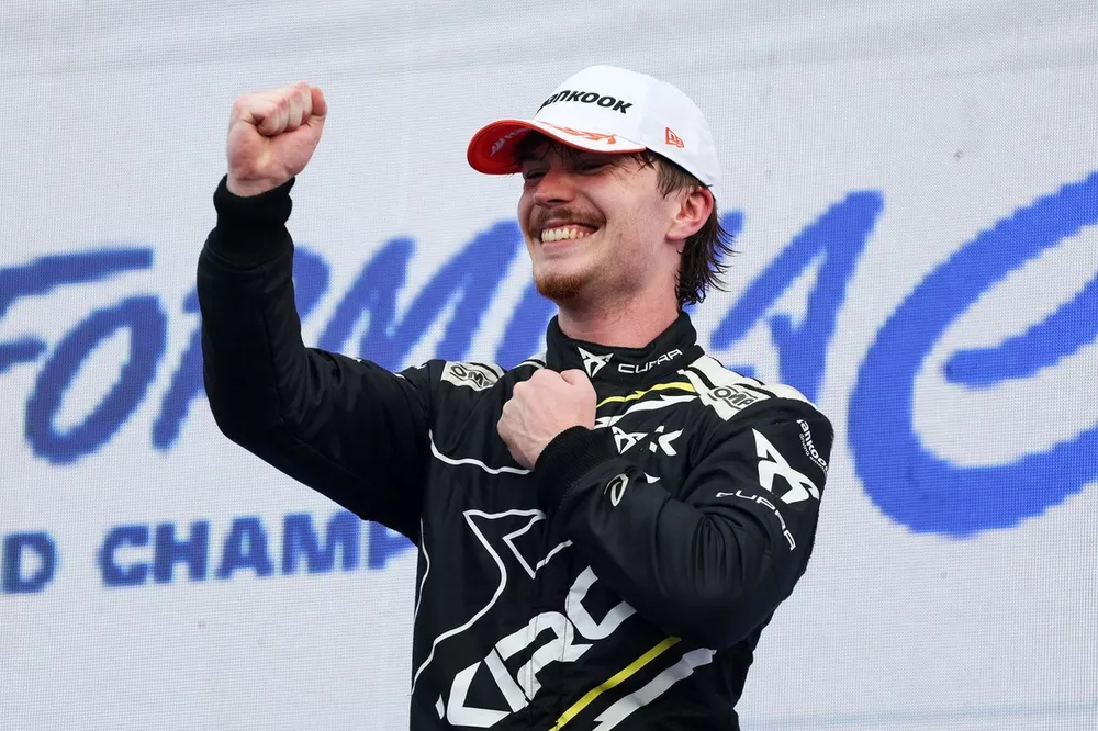 Race winner Dan Ticktum, Kiro Race Co 
