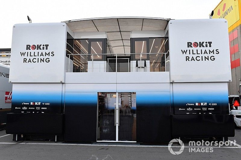 Williams Racing trucks and engineers rooms