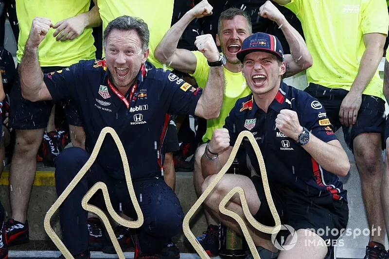 Christian Horner e Max Verstappen, Red Bull Racing festeggiano con il team