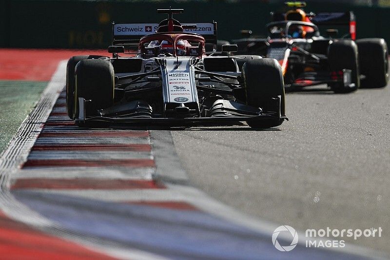 Kimi Raikkonen, Alfa Romeo Racing C38, Alex Albon, Red Bull RB15 