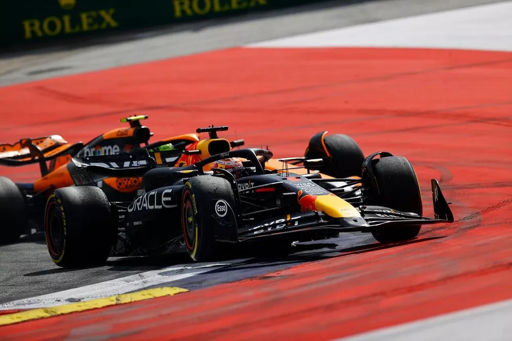 حادث ماكس فيرستابن، ريد بُل ريسينغ ولاندو نوريس، مكلارين
