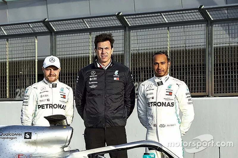 Valtteri Bottas, Toto Wolff, Lewis Hamilton avec la Mercedes AMG F1 W10