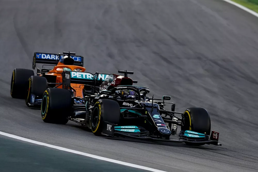 Lewis Hamilton, Mercedes W12, Daniel Ricciardo, McLaren MCL35M