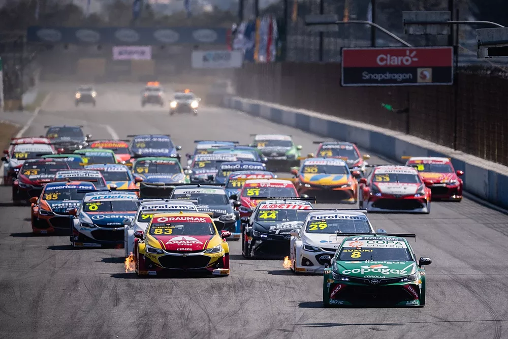 Largada da Stock Car em Curitiba