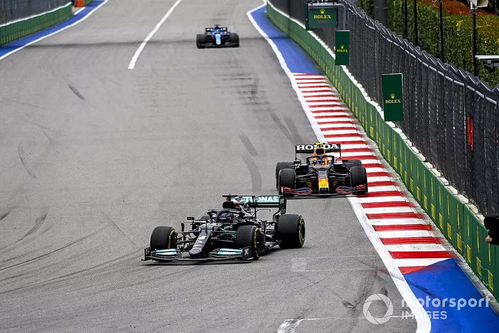 Lewis Hamilton, Mercedes W12, Sergio Perez, Red Bull Racing RB16B