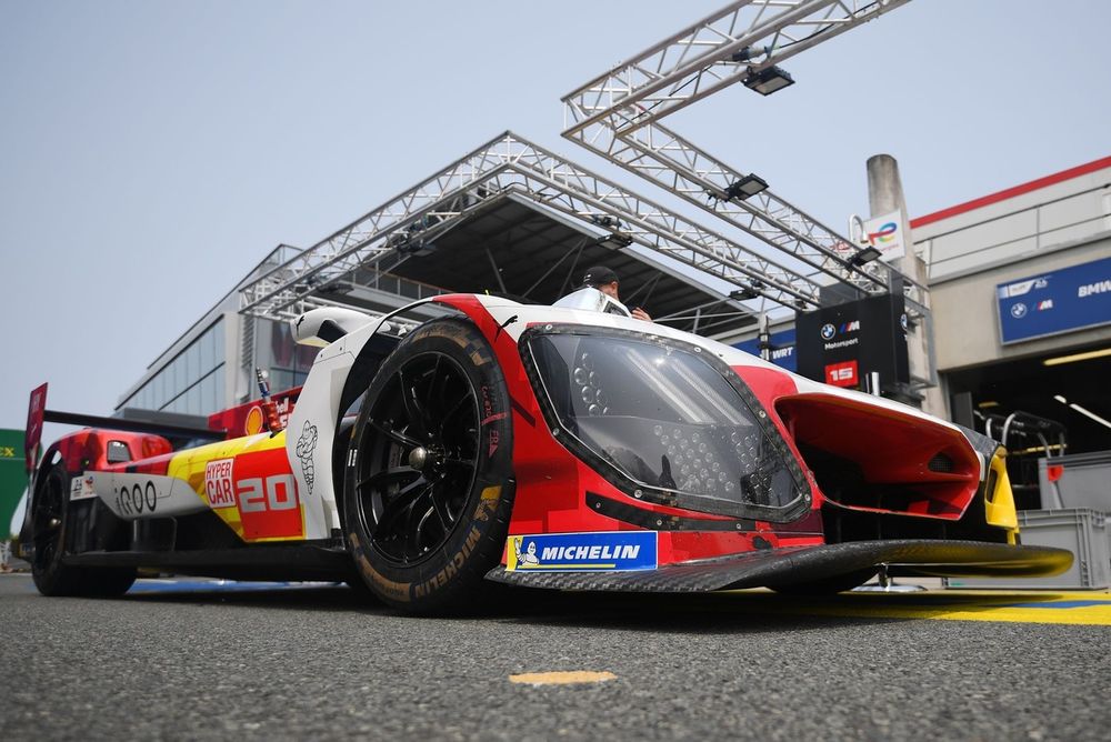 #20 BMW M Team WRT BMW M Hybrid V8