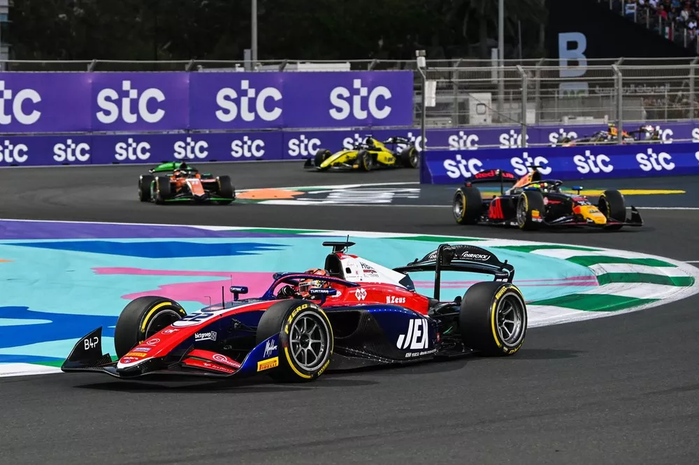 Richard Verschoor, Trident lidera Isack Hadjar, Campos Racing