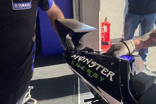 Fotos: el estrafalario aler&oacute;n de Yamaha en el test de Portimao