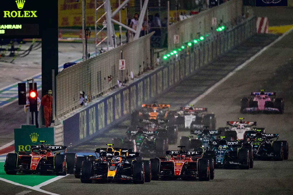 Acci&oacute;n de salida, Max Verstappen, Red Bull Racing RB19 lidera