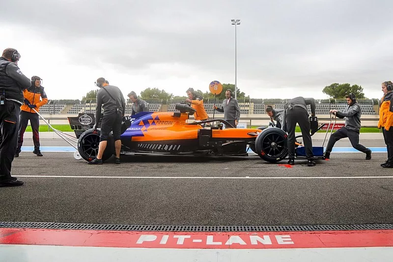 Carlos Sainz Jr., McLaren MCL34 con los neum&aacute;ticos de 18 pulgadas de 2021