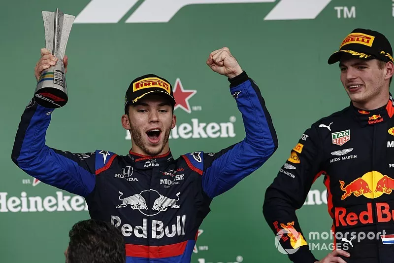 Pierre Gasly, Toro Rosso, deuxi&egrave;me, avec Max Verstappen, Red Bull Racing, vainqueur