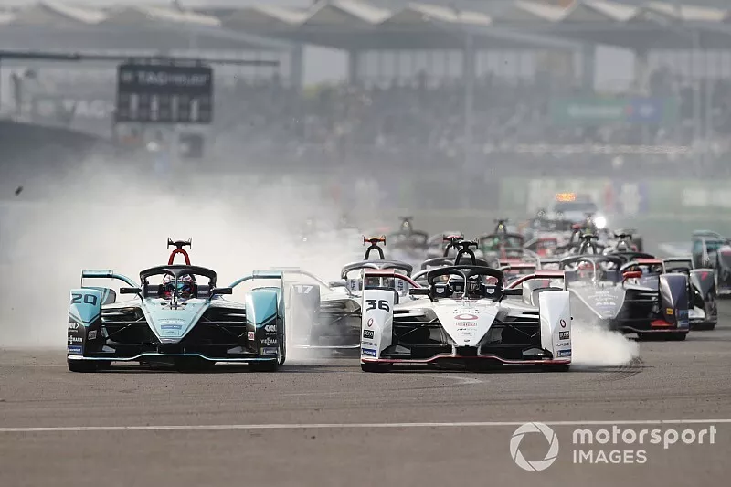 Mitch Evans, Jaguar Racing, Jaguar I-Type 4 bataille avec Andre Lotterer, Porsche, Porsche 99x Electric 