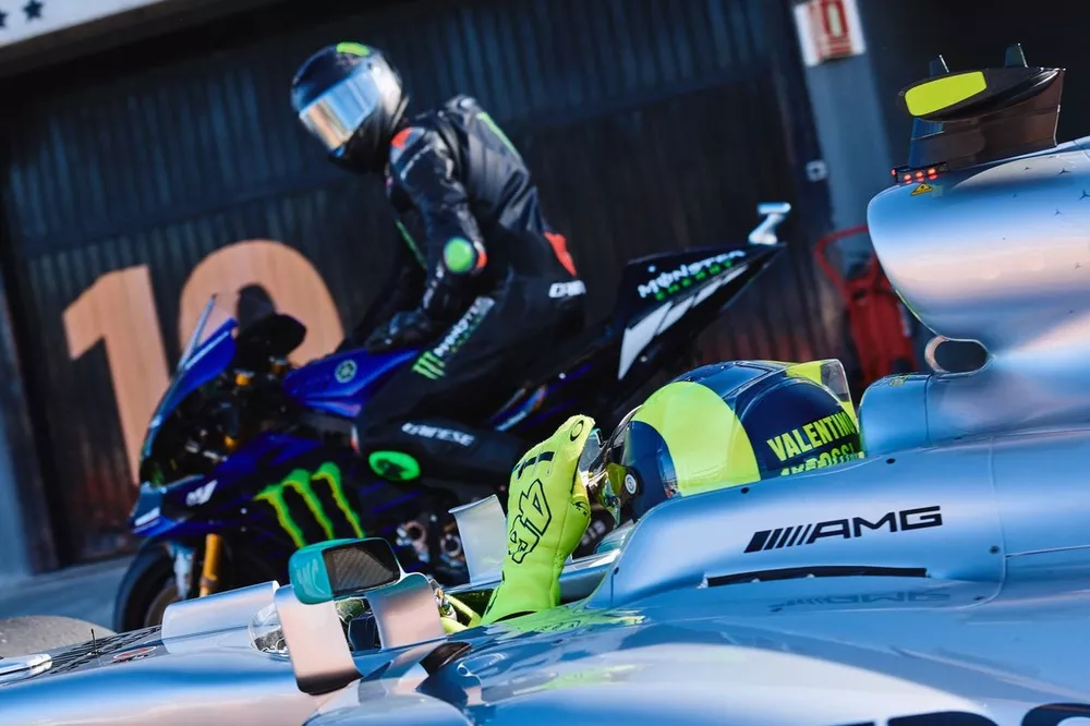 Lewis Hamilton, Yamaha MotoGP YZR-M1, Valentino Rossi, Mercedes-AMG F1 W08