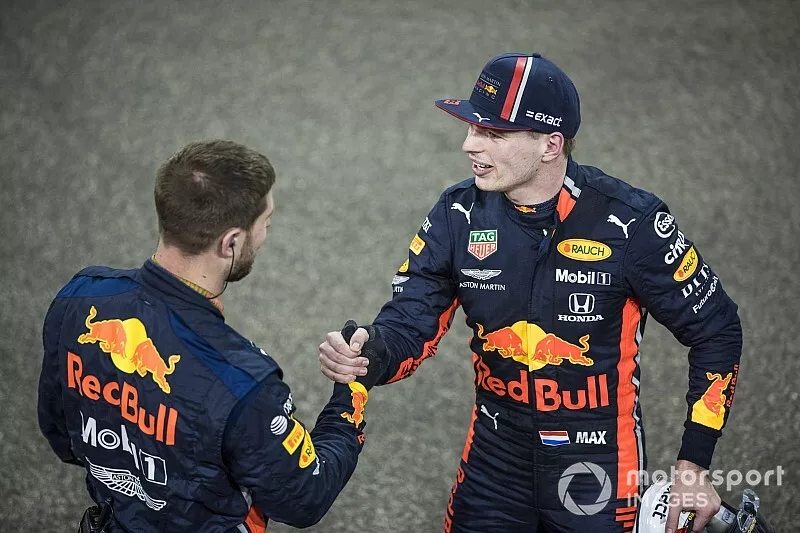 Max Verstappen, Red Bull Racing, 2&ordf; posici&oacute;n, celebra con un compa&ntilde;ero de equipo