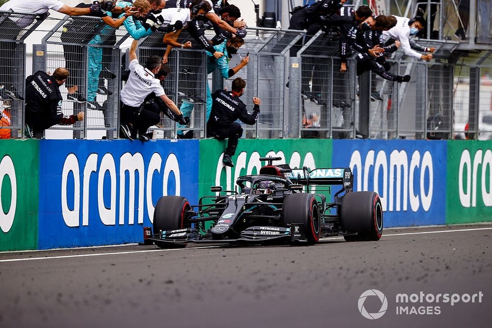 Race winner Lewis Hamilton, Mercedes-AMG F1 W11