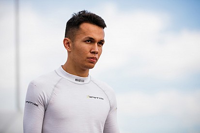 Албон став головним претендентом на місце Хартлі в Toro Rosso