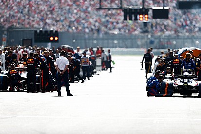 Videón Verstappen rendkívüli felzárkózása Szocsiból: az előzések!