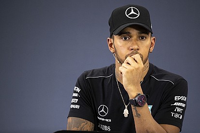 Hamilton punge la Ferrari: "Non ha fatto un buon lavoro nella seconda metà della stagione"