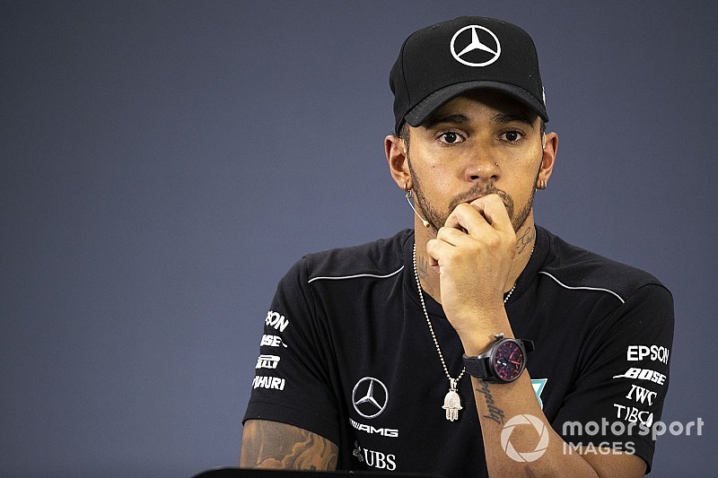 Hamilton punge la Ferrari: