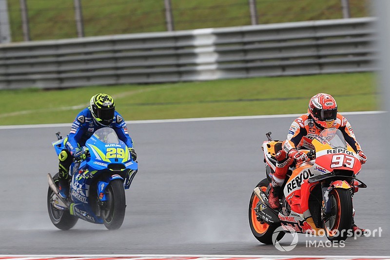 MotoGP, Valencia, Libere 1: Marquez precede le Ducati sul bagnato