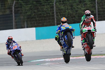Aleix Espargaro porta l'Aprilia evoluta nella top 10 nel venerdì di Sepang