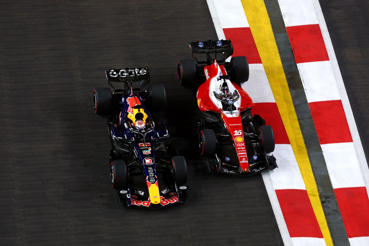Leclerc explica por qué no arriesgó contra Verstappen: "Habríamos acabado en el muro"