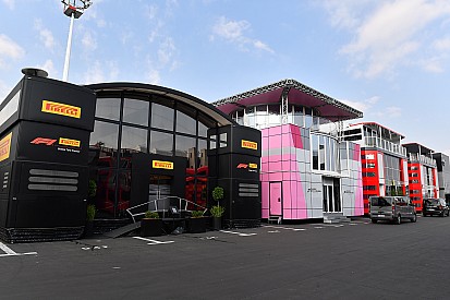 Pirelli: Hideg gumival érkezhetnek a versenyzők a balkanyarokba Ausztriában