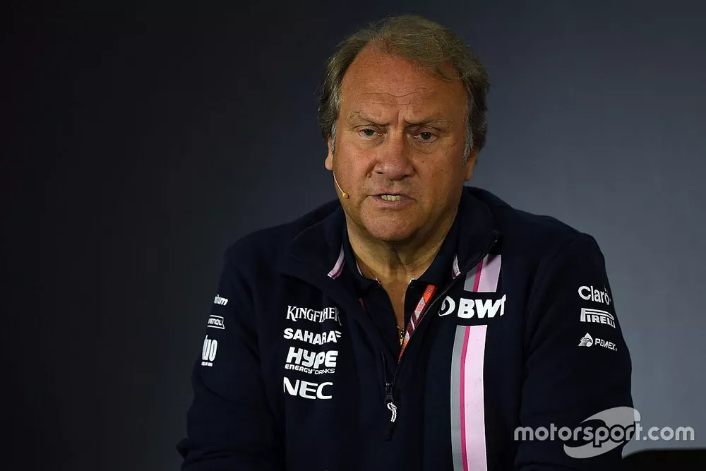 Robert Fernley, afgevaardigd teambaas Force India F1 in de persconferentie
