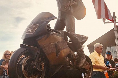 La ciudad de Owensboro inaugura el memorial Hayden