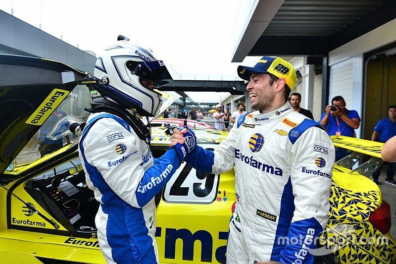 Jo&atilde;o Paulo Oliveira e Daniel Serra comemoram a vit&oacute;ria