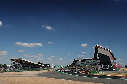 A célegyenesre néző hotel épül Silverstone-ban
