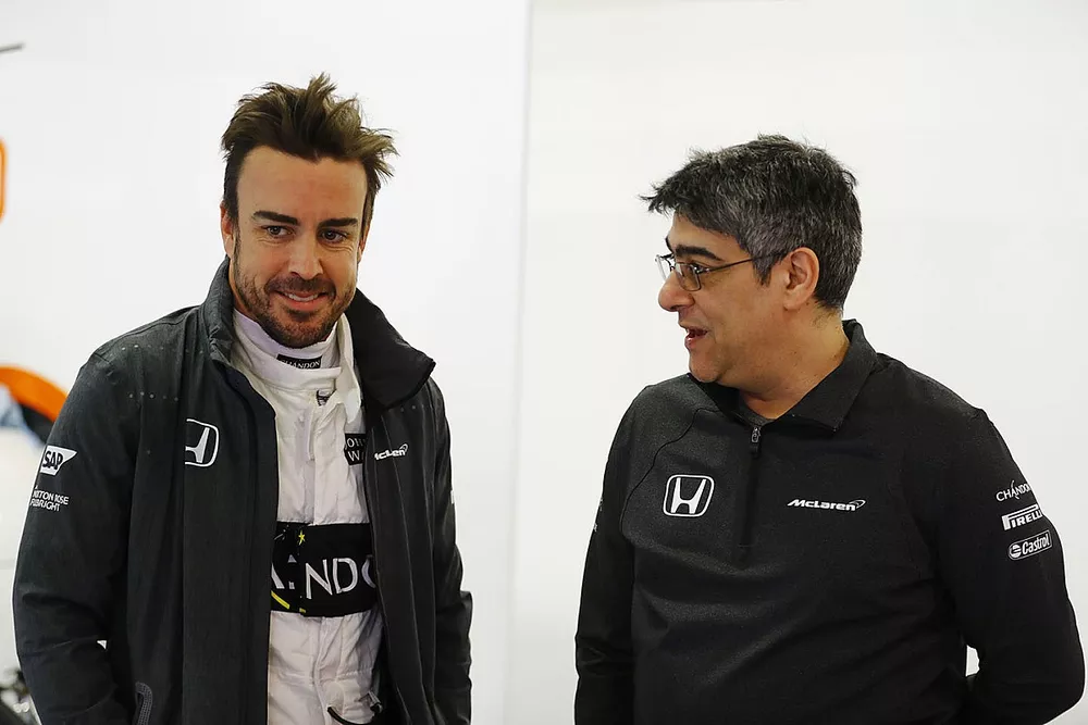 Fernando Alonso, McLaren y Peter Prodromou, McLaren
