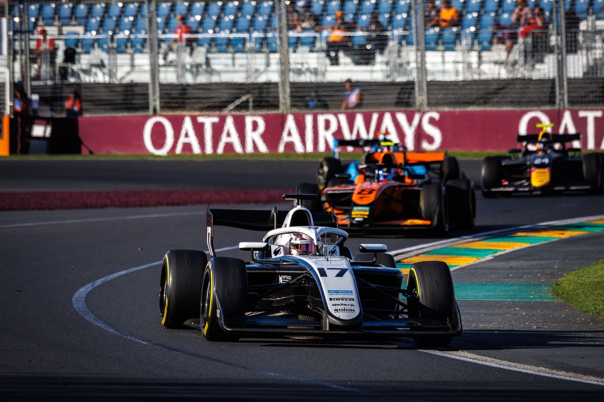 F3: Pedro Clerot faz corrida combativa, fatura top 10 e pontua na Austrália