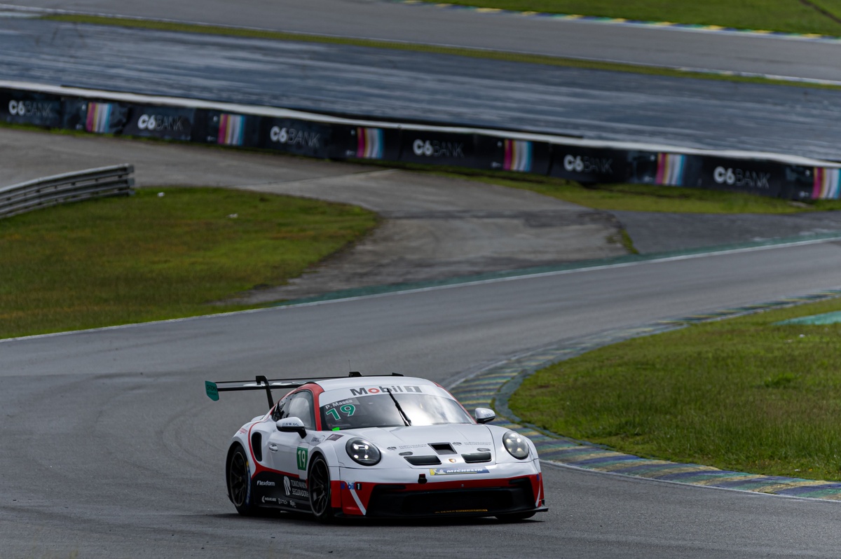 Porsche Cup: Com apenas 16 anos, Pipo Massa, filho de Felipe Massa vence em sua estreia no automobilismo