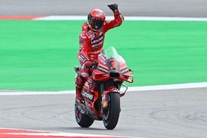 MotoGP-Rennen Portimao 2023: Bagnaia siegt, Marquez schießt zwei Gegner ab