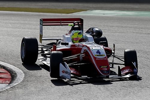 Schumacher logr&oacute; su tercera victoria consecutiva en F3