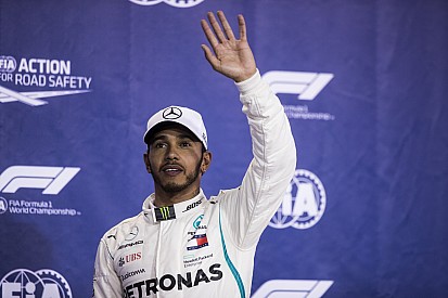 Hamilton szerint idén a felére csökkenhet a középcsapatok hátránya