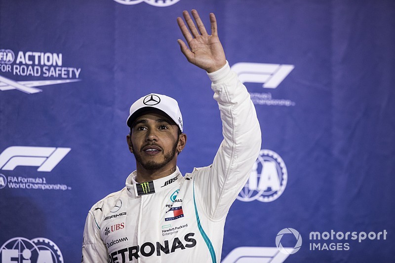 Hamilton szerint idén a felére csökkenhet a középcsapatok hátránya