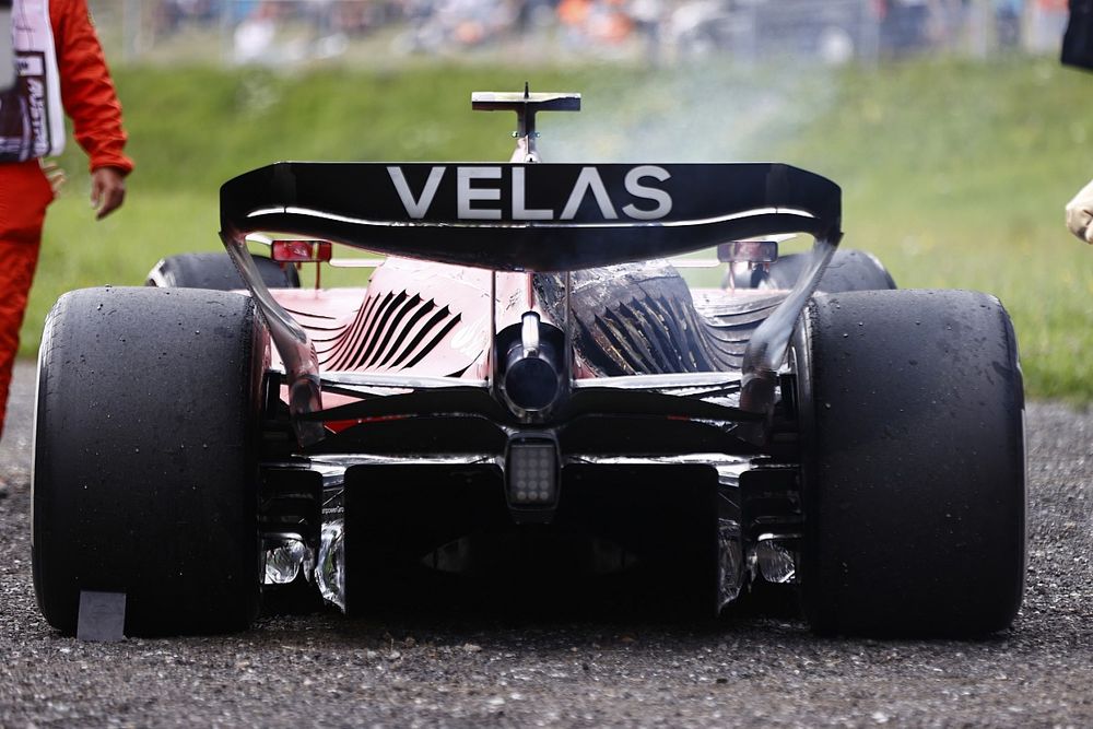 El coche quemado de Carlos Sainz, Ferrari F1-75, tras un incendio que provoca su retirada