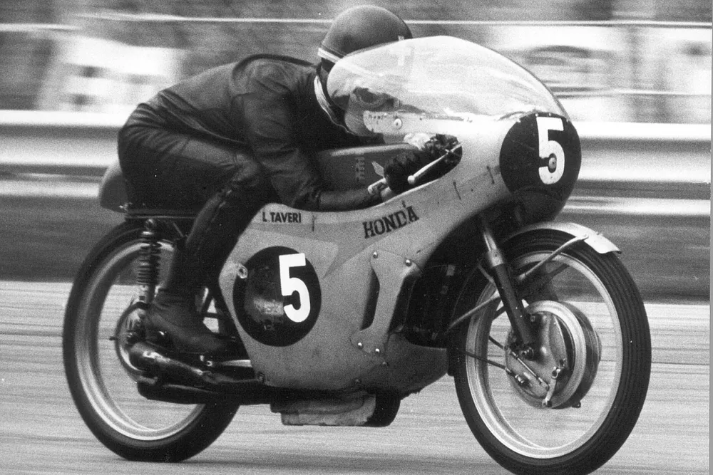 Luigi Taveri, Champion du monde &agrave; trois reprises