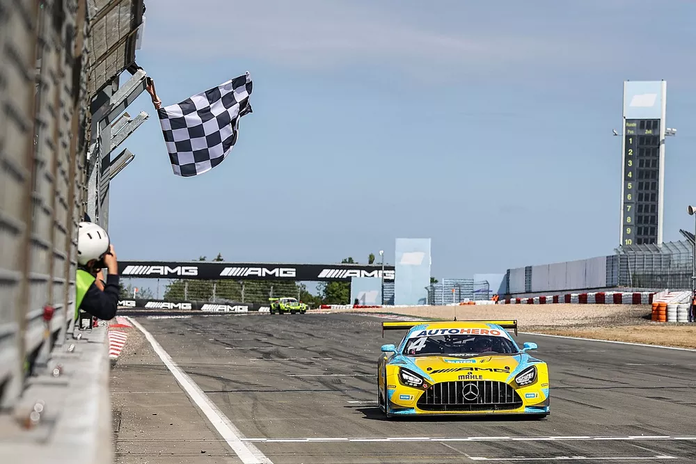 Race winner Luca Stolz, Mercedes-AMG Team HRT Mercedes-AMG GT3