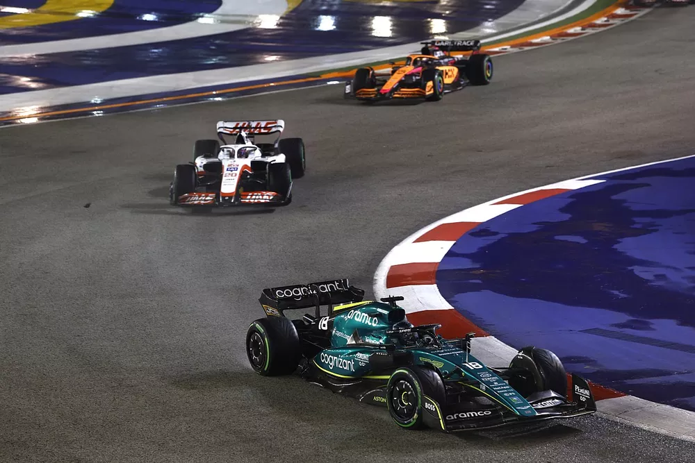 Lance Stroll, Aston Martin AMR22 Kevin Magnussen, Haas VF-22