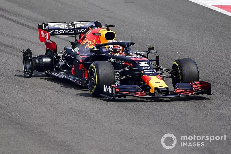 Max Verstappen, Red Bull Racing RB15, heads to the pits with a puncture