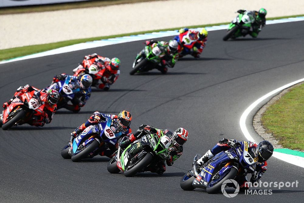 Loris Baz, Ten Kate Racing Yamaha, tras la ca&iacute;da