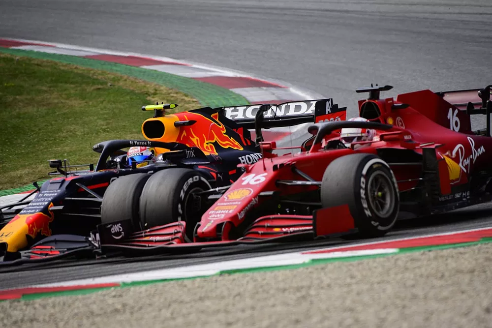 Sergio P&eacute;rez, Red Bull Racing RB16B, Charles Leclerc, Ferrari SF21