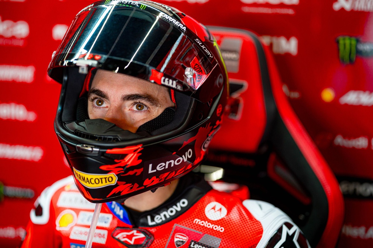 バニャイア サイン入りニースライダー PECCO BAGNAIA MotoGP