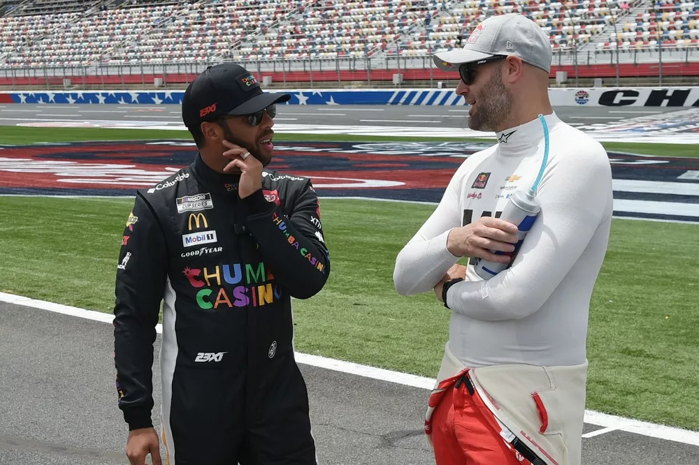 Bubba Wallace, 23XI Racing Toyota and Shane van Gisbergen, Trackhouse Racing Chevrolet