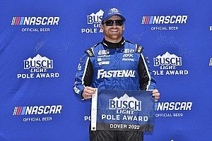 Buescher sorprende en Dover con su primera pole en NASCAR Cup
